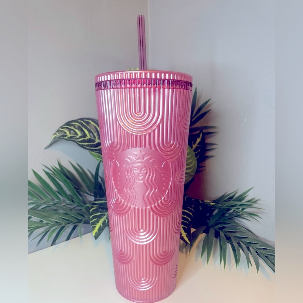 NWT Starbucks 🌟 Pink Shimmer Shell Mermaid Scales Cold Venti Tumbler Cup